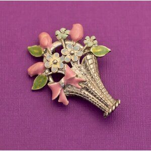 Vintage Victorian Floral Basket Gold Tone Brooch - Q4